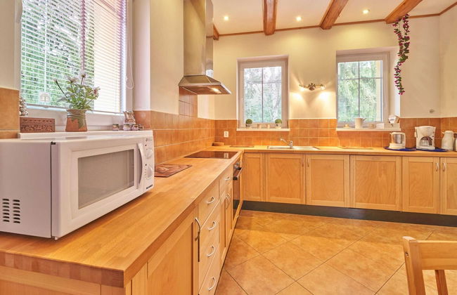 Spacious Mountain Retreat - Photo 15