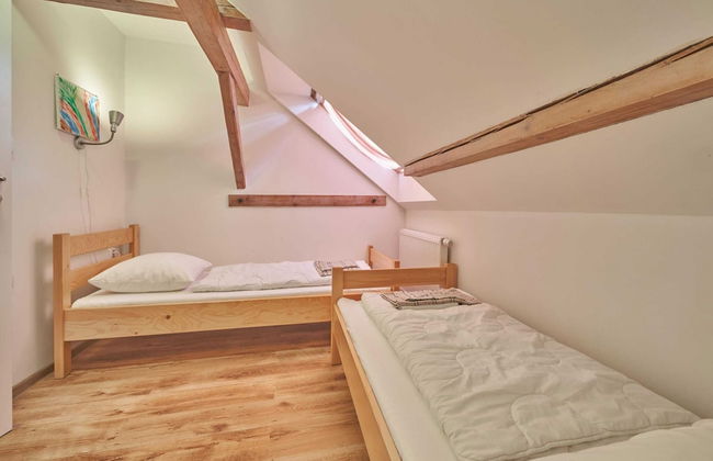 Spacious Mountain Retreat - Photo 10
