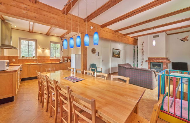 Spacious Mountain Retreat - Photo 16