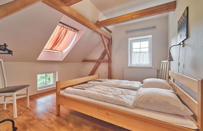 Spacious Mountain Retreat - Photo 5