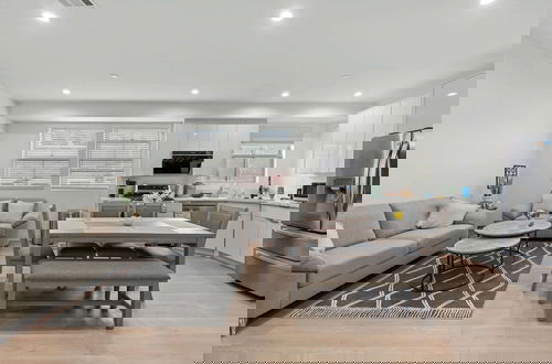 Foto 59 - Not Affected by the Fire/modern Spacious Home With Parking & Fully Equipped Kitchen #3