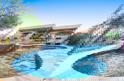 Foto 41 - Desert Foothils Rustic Resort Oasis w Pool Spa