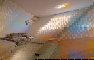 Foto 3 - Contemporary Crikvenica Apartments With Private Parking