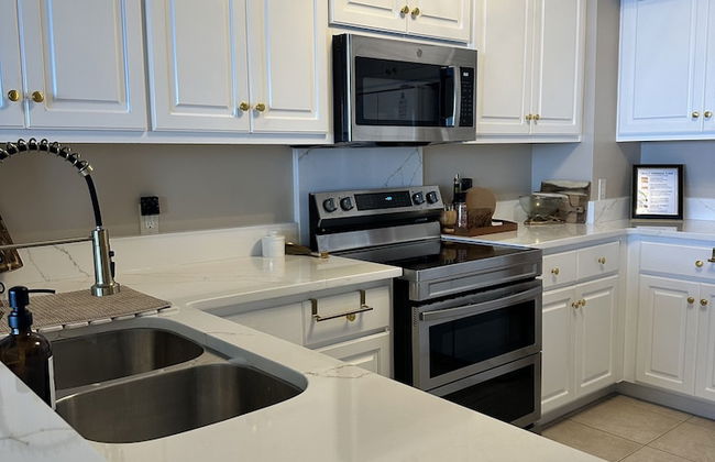 Unit 1504 2 Bedroom Condo by RedAwning - Photo 9