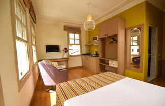 Photo 3 - Exceptional Studio Flat near Hadrian’s Gate -EMPEROR