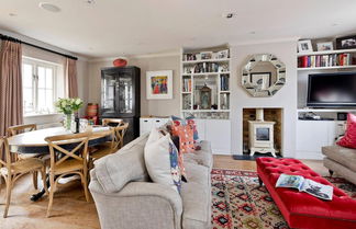 Photo 1 - Delightful 3-bed Family Home Bayswater