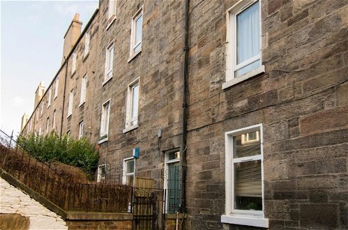 Photo 2 - 427 Pleasant 1 Bedroom Apartment in Abbeyhill Colonies Near Holyrood Park
