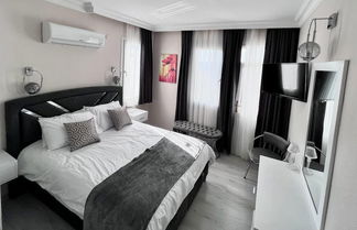 Photo 2 - Carrington Suites Hotel