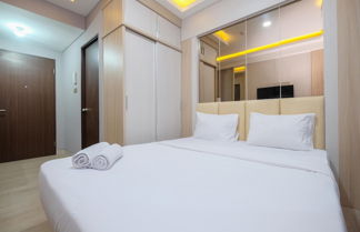 Foto 3 - Cozy And Nice Studio At Transpark Cibubur Apartment