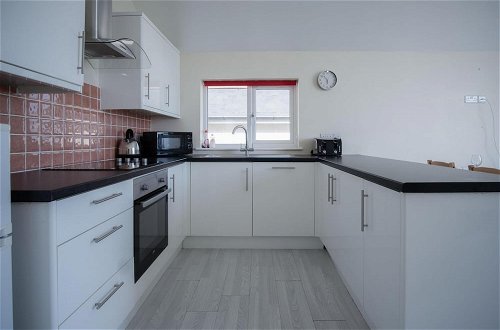 Photo 14 - Campbell - 2 Bedroom Apartment - Pendine
