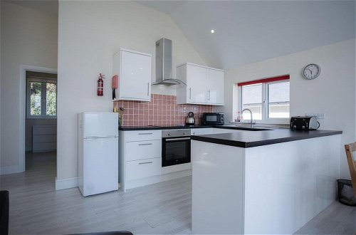 Photo 20 - Campbell - 2 Bedroom Apartment - Pendine