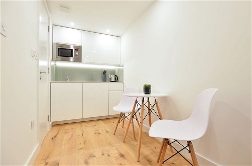 Photo 21 - Shepherds Bush Green Serviced Apartments by Concept Apartments