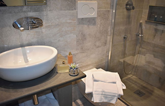 The Roman Empire Guesthouse - Photo 71