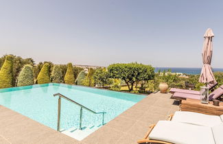 Foto 2 - Luxury Villa Golden Crest With Private Swimming Pool