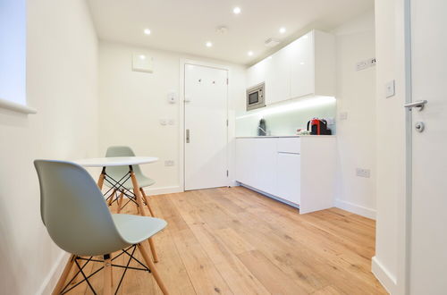 Photo 16 - West Hampstead Serviced Apartments by Concept Apartments