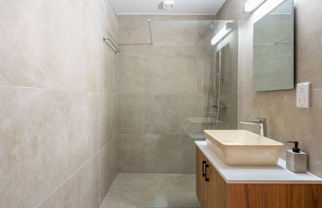 Stone Court Boutique Studios - Photo 18