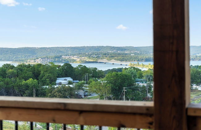 A Birds Eye Bridge View - 5 BDR w/ Private Hot Tub - Photo 33