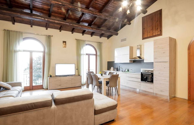 Lakeside Mansion With Pool - Foto 32