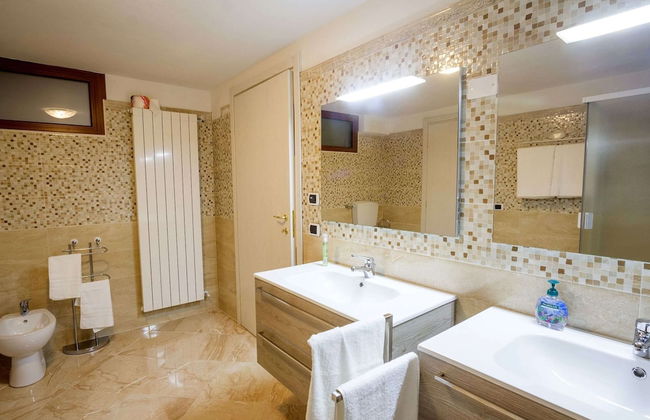 Lakeside Mansion With Pool - Foto 25