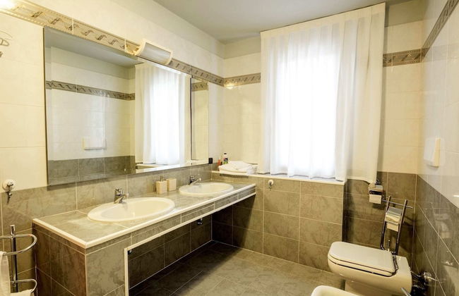 Lakeside Mansion With Pool - Foto 23