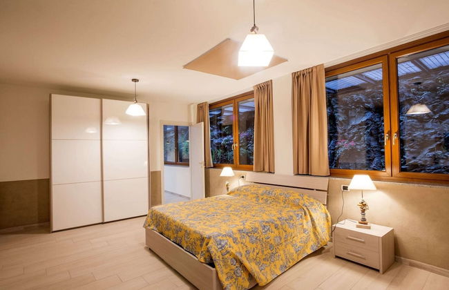 Lakeside Mansion With Pool - Foto 9