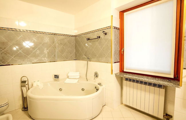 Lakeside Mansion With Pool - Foto 22