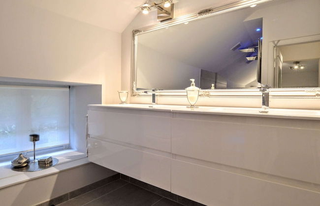 Stylish Stay With Pool, Jalhay - Foto 16