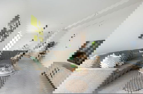 Foto 5 - Modern Apartment With Sunny and Large Terrace