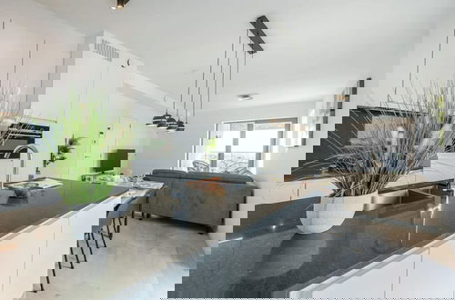 Foto 9 - Modern Apartment With Sunny and Large Terrace