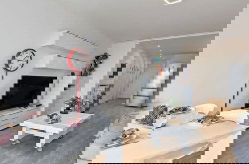 Foto 6 - Apartment With Frontal sea View in Knokke