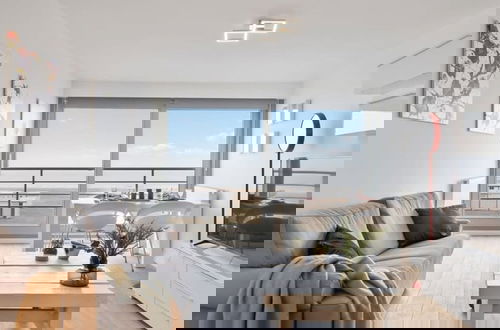 Foto 2 - Apartment With Frontal sea View in Knokke
