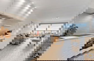 Foto 3 - Apartment With Frontal sea View in Knokke
