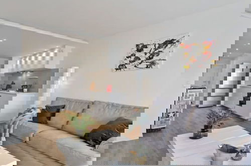 Foto 7 - Apartment With Frontal sea View in Knokke