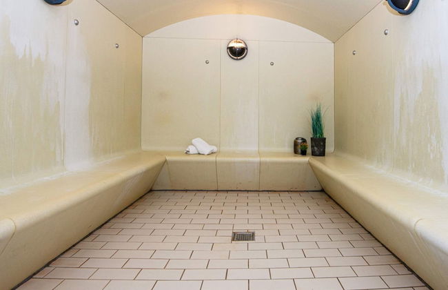 8 Person Holiday Home on a Holiday Park in Ringkobing - Foto 16