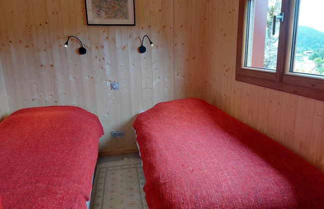 Chalet in Lovely, Rich Forest Setting With a Beautiful View - Foto 18