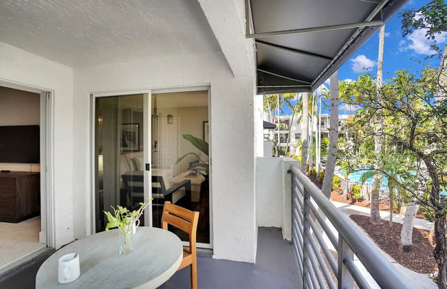 Dharma Home Suites Dania Beach at Sheridan Ocean Club - Foto 29