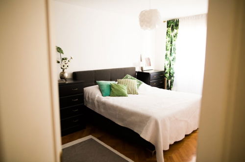 Photo 3 - Cozy apt Within Walk Distance to Center and Beach