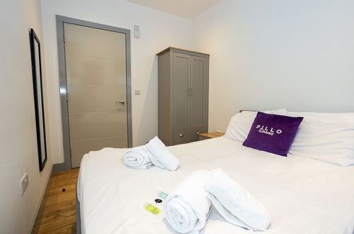 Photo 12 - Pillo Rooms Serviced Apartments- Salford