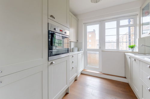 Photo 11 - Stylish and Central 1 Bedroom Flat in Maida Vale