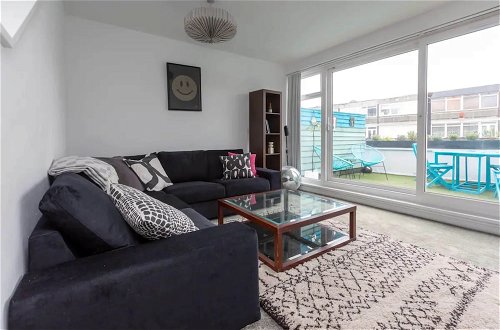Photo 26 - Spacious & Cosy 2 bed Flat With Terrace & Parking