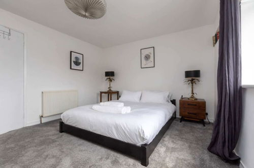 Photo 4 - Spacious & Cosy 2 bed Flat With Terrace & Parking