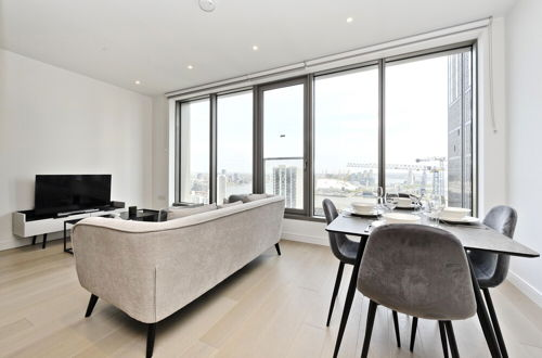 Foto 8 - Luxury Waterfront Studio in Canary Wharf by Underthedoormat