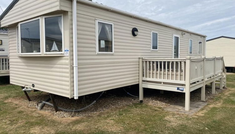 Photo 1 - Super 3 Bedroom Pet Friendly Caravan With Decking