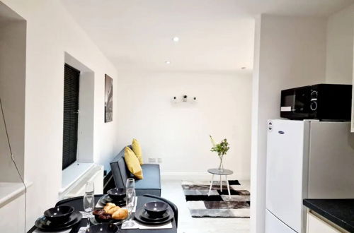 Photo 12 - Modern Apartment in Uxbridge