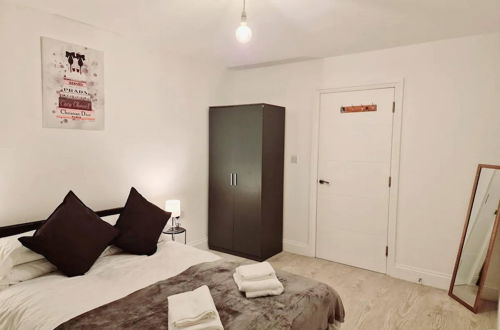 Foto 5 - Deluxe 2 Bed Apartment in Uxbridge