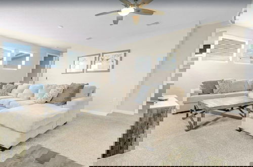 Foto 38 - Beautiful Pool Villa With Spa And Game Room 7 Bedroom Home by RedAwning