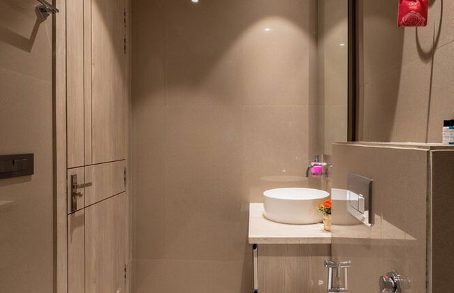The Lodgers Luxury Hotel Near GolfCourse - Photo 23