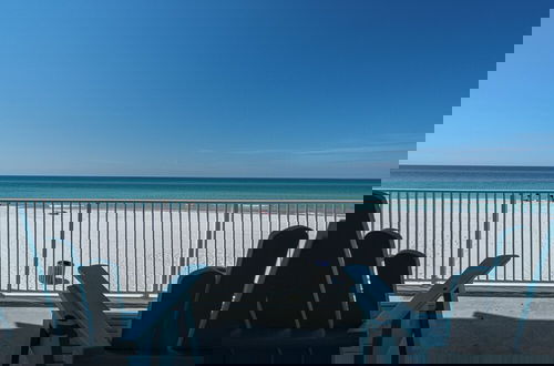 Foto 19 - Coral Cove Beachfront Condo for 3 w/ Onsite Pool