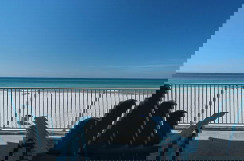 Foto 19 - Coral Cove Beachfront Condo for 3 w/ Onsite Pool