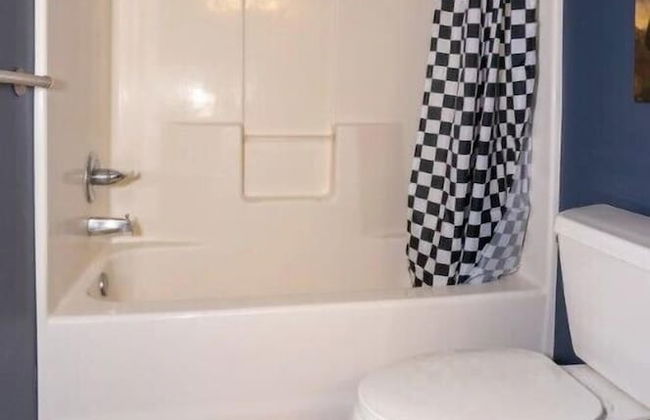 Brewster Hall - Foto 19